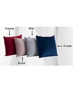 Cojines de colores de distintas tonalidades diferentes, cuatro medidas, confeccionados con tejido tacto de terciopelo.